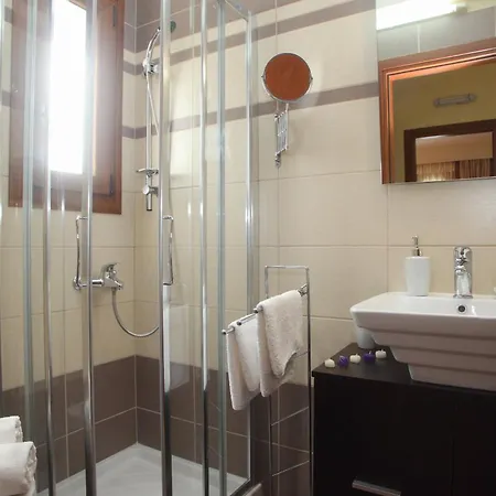 Adelais * Tsoukaládhes