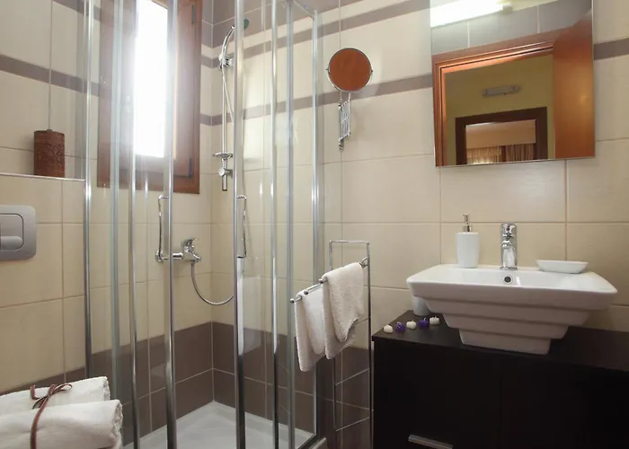 Adelais * Tsoukaládhes